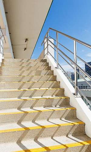 Corrimão de aluminio para escada externa Corrimão de aluminio para escada externa