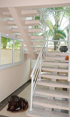 Corrimão de Escada de Alumínio  Corrimão de Escada de Alumínio